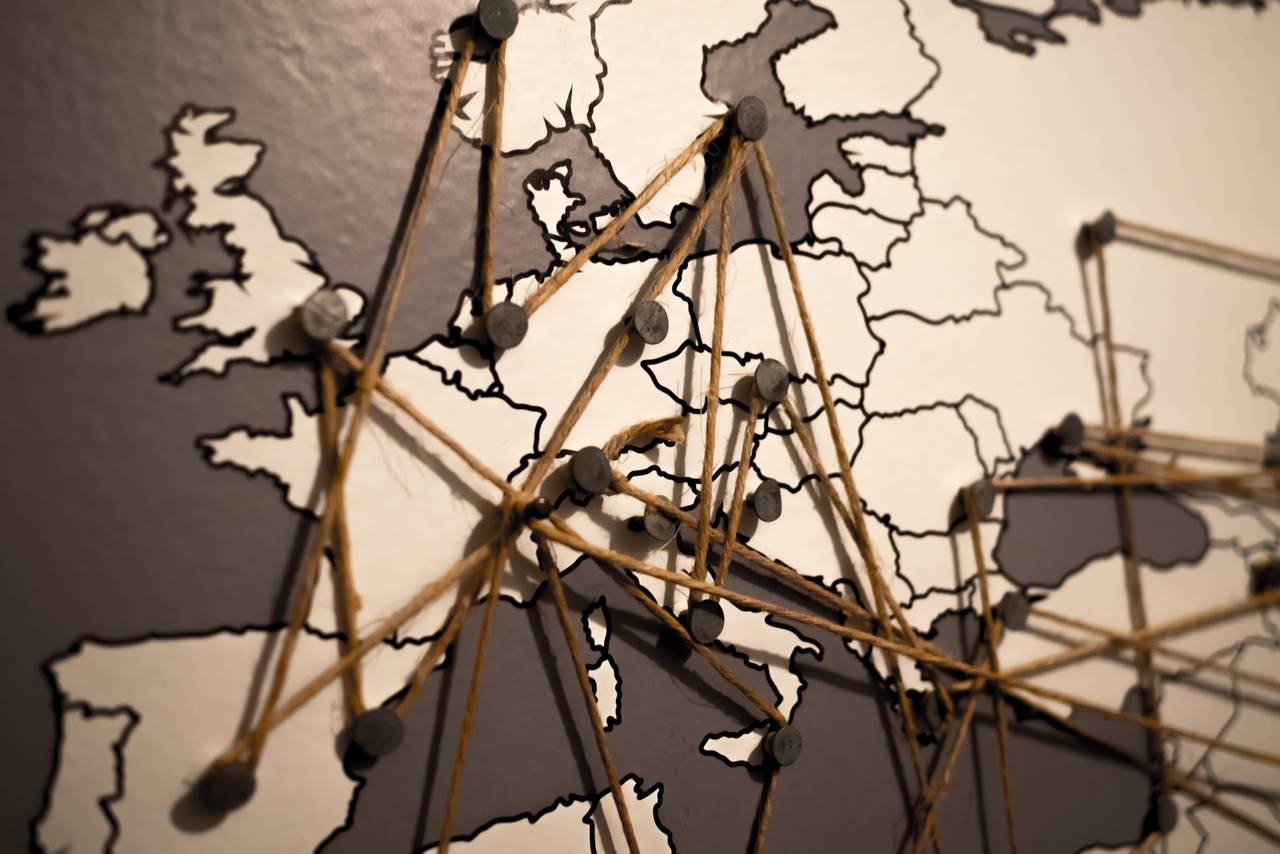 Karta över Europa med snöen och spikar som markerar knutpunkter