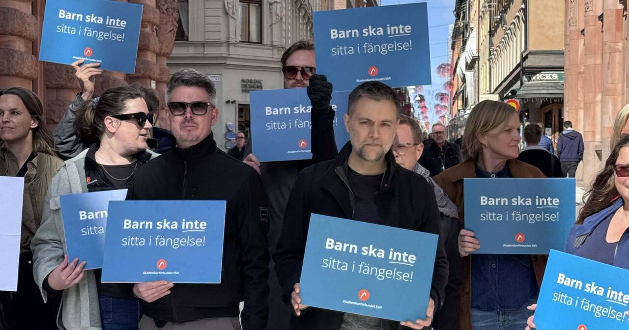 Demonstration utanför presskonferensen