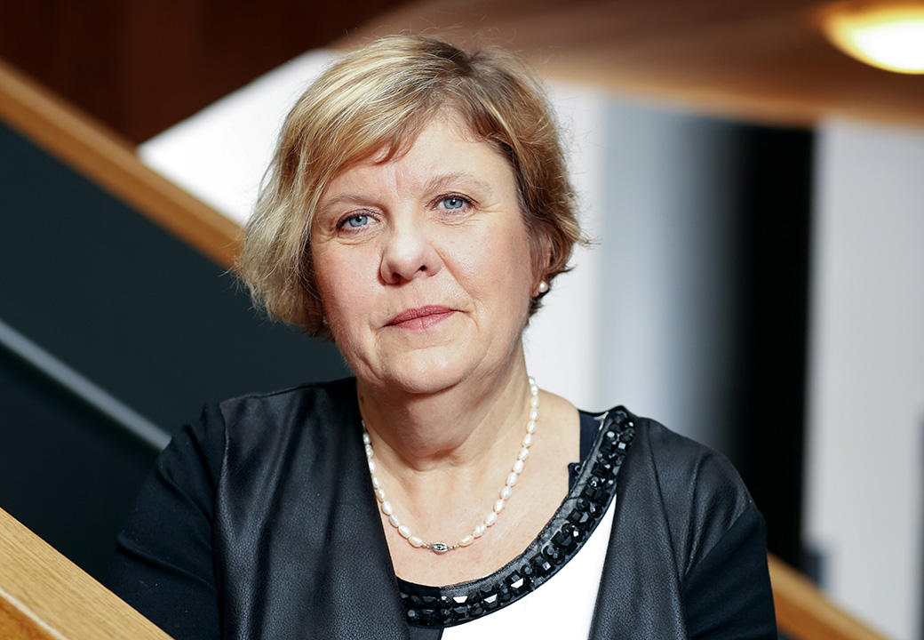 Porträttbild av Cecilia Grefve, regeringens nationella samordnare för den sociala barn- och ungdomsvården.